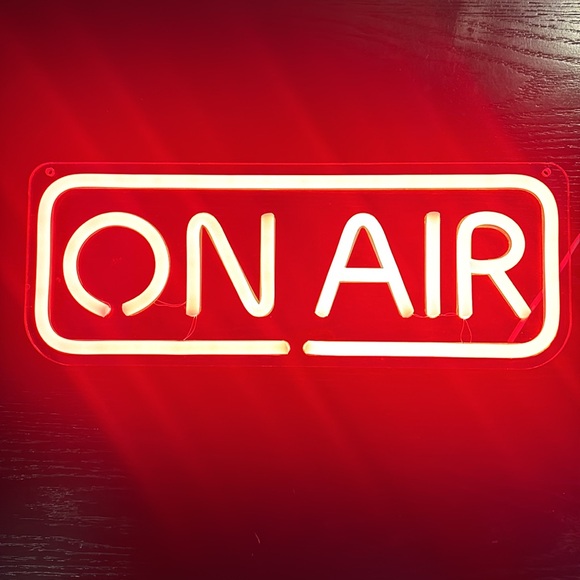Retro ‘On Air' Neon Style Sign - Picture 1 of 8